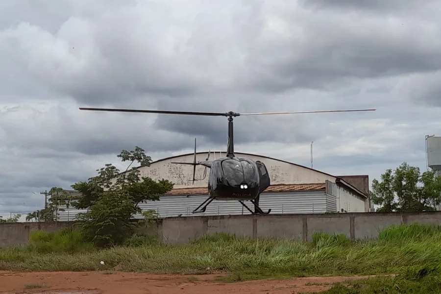 VÍDEO Homem é resgatado pelo helicóptero do NOA após ser picado por