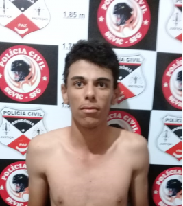 Jovem é preso após chamar policiais de VERME no Facebook Jovem é preso após chamar policiais de VERME no Facebook