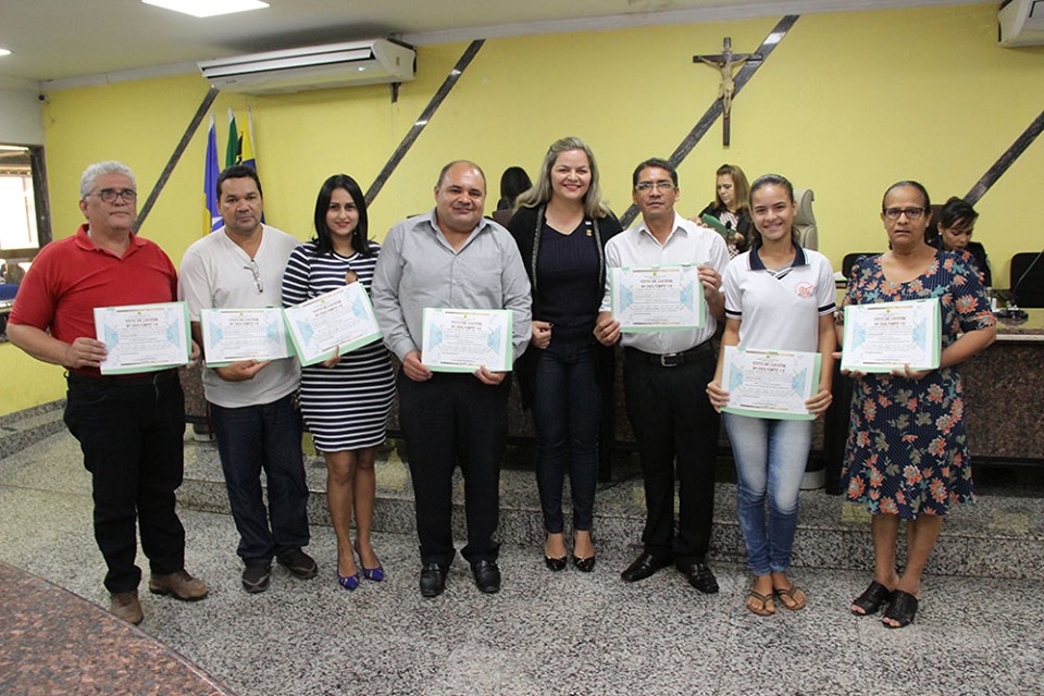 RÁDIO FALANTE - Integrantes do Colégio Orlando Freire são homenageados por vereadora Ada Dantas