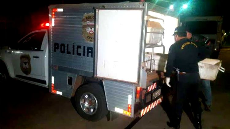 PM encontra cadáver em cima de cama após mulher sair chorando pela rua PM encontra cadáver em cima de cama após mulher sair chorando pela rua
