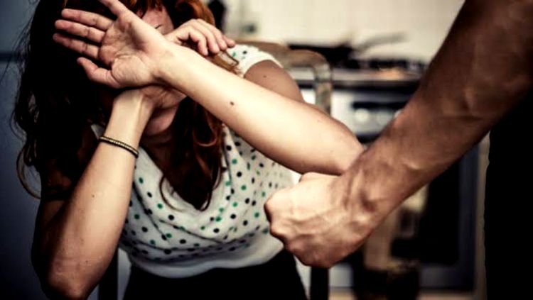 Comerciante é acusado de espancar mulher após ser rejeitado Comerciante é acusado de espancar mulher após ser rejeitado
