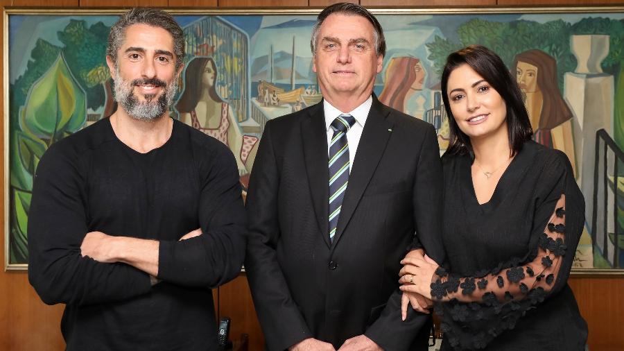 O apresentador Marcos Mion com o presidente Jair Bolsonaro e a primeira-dama Michelle Bolsonaro