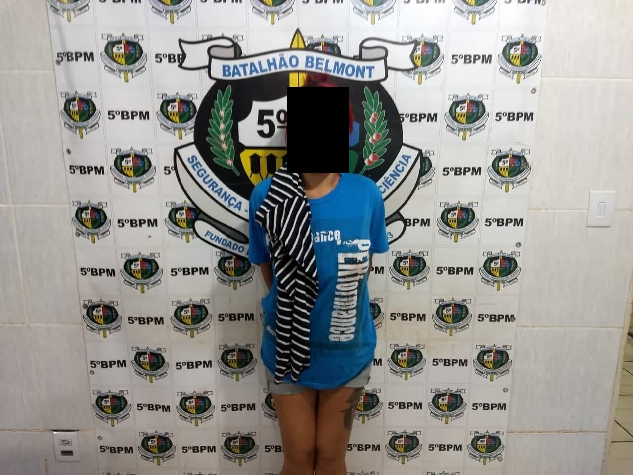 Mulher é presa com drogas e arma no Orgulho do Madeira Mulher é presa com drogas e arma no Orgulho do Madeira
