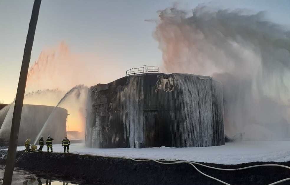 Incêndio em refinaria da Petrobras em SP é controlado após 6h30