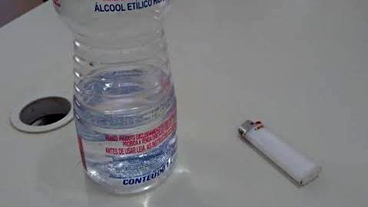Padrasto joga álcool e tenta incendiar corpo de enteada em Porto Velho Padrasto joga álcool e tenta incendiar corpo de enteada em Porto Velho