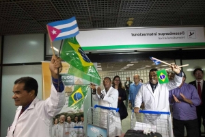 Relator vai propor aproveitar cubanos no Médicos pelo Brasil, que vai substituir Mais Médicos