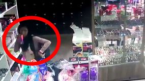 Duas mulheres e um homem são flagrados furtando perfumes em supermercado Duas mulheres e um homem são flagrados furtando perfumes em supermercado