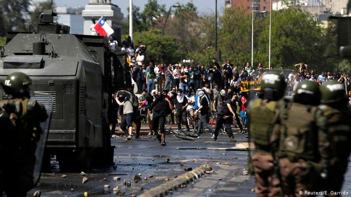 Chile decreta novo toque de recolher após mais protestos em Santiago; atos deixam 7 mortos