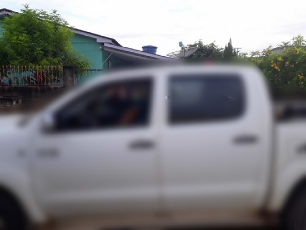 Dois homens são executados a tiros dentro de caminhonete Dois homens são executados a tiros dentro de caminhonete