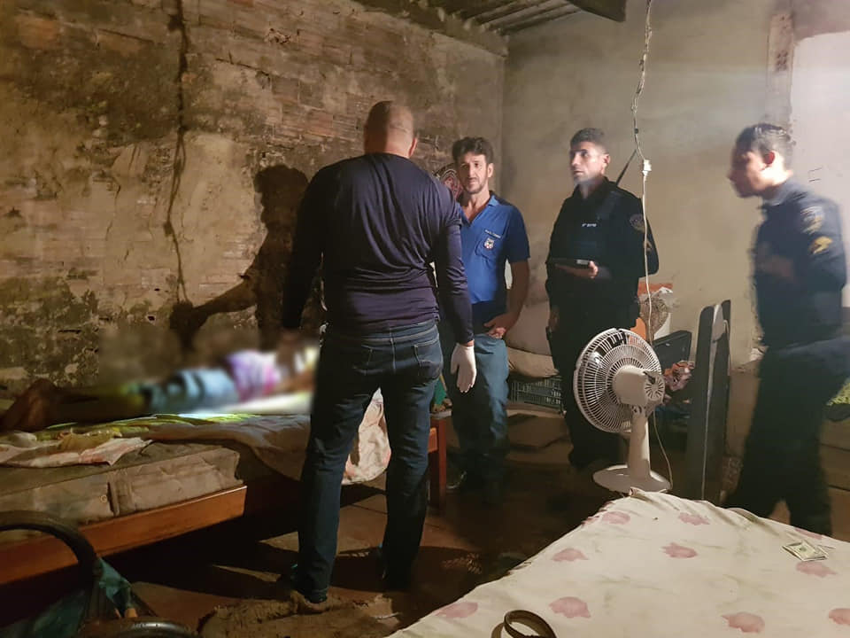 Polícia Militar encontra homem morto em residência na zona Sul Polícia Militar encontra homem morto em residência na zona Sul