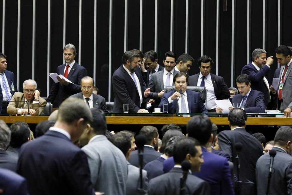 O plenário da Câmara dos Deputados aprovou em primeiro turno nesta quarta-feira (9) proposta de emenda à Constituição que cria a polícia penal, dando status