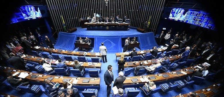 Senado aprova projeto que divide recursos de leilão do pré-sal