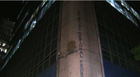 Procurador esfaqueia juíza dentro de tribunal Procurador esfaqueia juíza dentro de tribunal