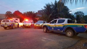 Filha impede que pai assassine a mãe por ciúmes em residência Filha impede que pai assassine a mãe por ciúmes em residência