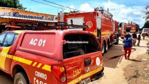 Incêndio de grandes proporções em residência na zona Sul de Porto Velho Incêndio de grandes proporções em residência na zona Sul de Porto Velho