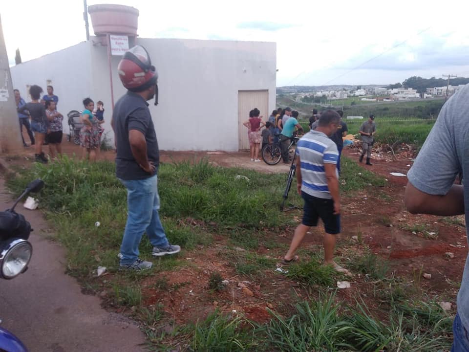Servidor público é encontrado morto jogado em terreno baldio, na Capital Servidor público é encontrado morto jogado em terreno baldio, na Capital