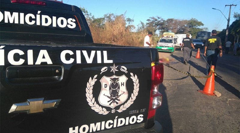 Adolescente de 17 anos é morto por padrasto ao defender a mãe em RO Adolescente de 17 anos é morto por padrasto ao defender a mãe em RO