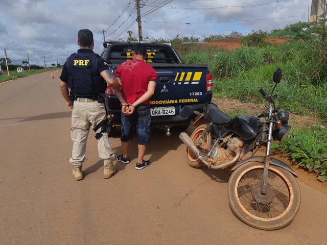 Foragido por tráfico é recapturado pela PRF após fornecer nome do irmão Foragido por tráfico é recapturado pela PRF após fornecer nome do irmão