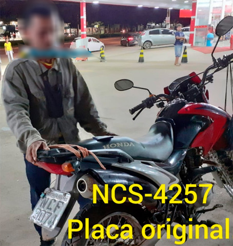 Polícia prende homem com moto roubada nas proximidades do shopping Polícia prende homem com moto roubada nas proximidades do shopping