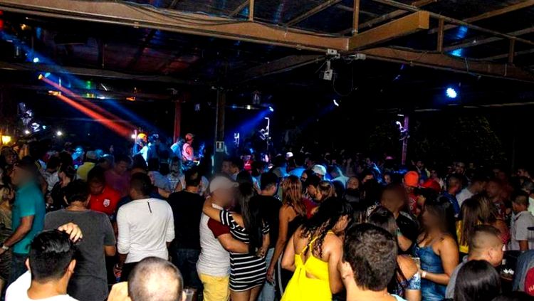 Mulher é agredida por recusar a dançar com homem em casa de forró Mulher é agredida por recusar a dançar com homem em casa de forró