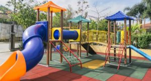 Criança é estuprada enquanto brincava em parque de condomínio em Porto Velho Criança é estuprada enquanto brincava em parque de condomínio em Porto Velho