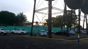 Praça das Caixas D’água está sendo usada como estacionamento Praça das Caixas D’água está sendo usada como estacionamento