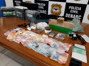 Irmãos usavam salão como ponto de distribuição de maconha e cocaína Irmãos usavam salão como ponto de distribuição de maconha e cocaína