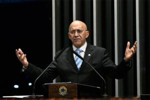 Senador Confúcio Moura poderá ser cassado pelo TRE-RO Senador Confúcio Moura poderá ser cassado pelo TRE-RO