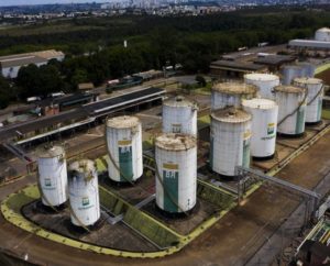 Preço da gasolina da Petrobras para distribuidoras sobe 12% Preço da gasolina da Petrobras para distribuidoras sobe 12%