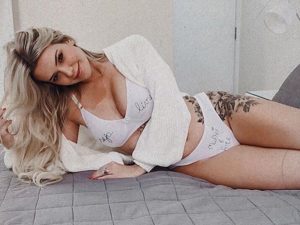 Ex-BBB Marcela McGowan posa de lingerie: “Mulher é arte” Ex-BBB Marcela McGowan posa de lingerie: “Mulher é arte”