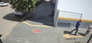 Ladrão rende empresária no estacionamento do Bradesco e leva quase R$ 22 mil Ladrão rende empresária no estacionamento do Bradesco e leva quase R$ 22 mil