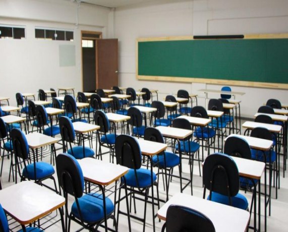 Escolas e faculdades que não derem desconto terão de pagar multa de até R$ 7 MIL POR DIA Escolas e faculdades que não derem desconto terão de pagar multa de até R$ 7 MIL POR DIA