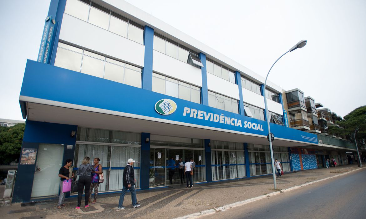 Prova de vida de aposentados e pensionistas é suspensa até setembro Prova de vida de aposentados e pensionistas é suspensa até setembro