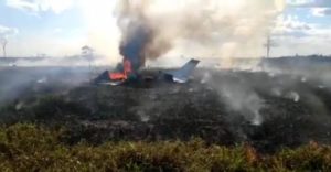 Polícia não localiza tripulantes em avião que caiu em Rondônia