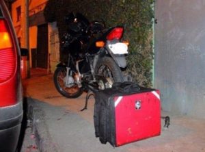 Bando rouba lanche de entregador e PM prende ladrão após buscas Bando rouba lanche de entregador e PM prende ladrão após buscas