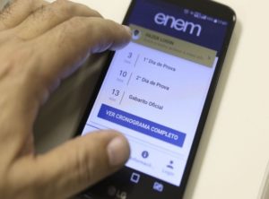 Estudantes têm até hoje para inserir foto no cadastro Estudantes têm até hoje para inserir foto no cadastro
