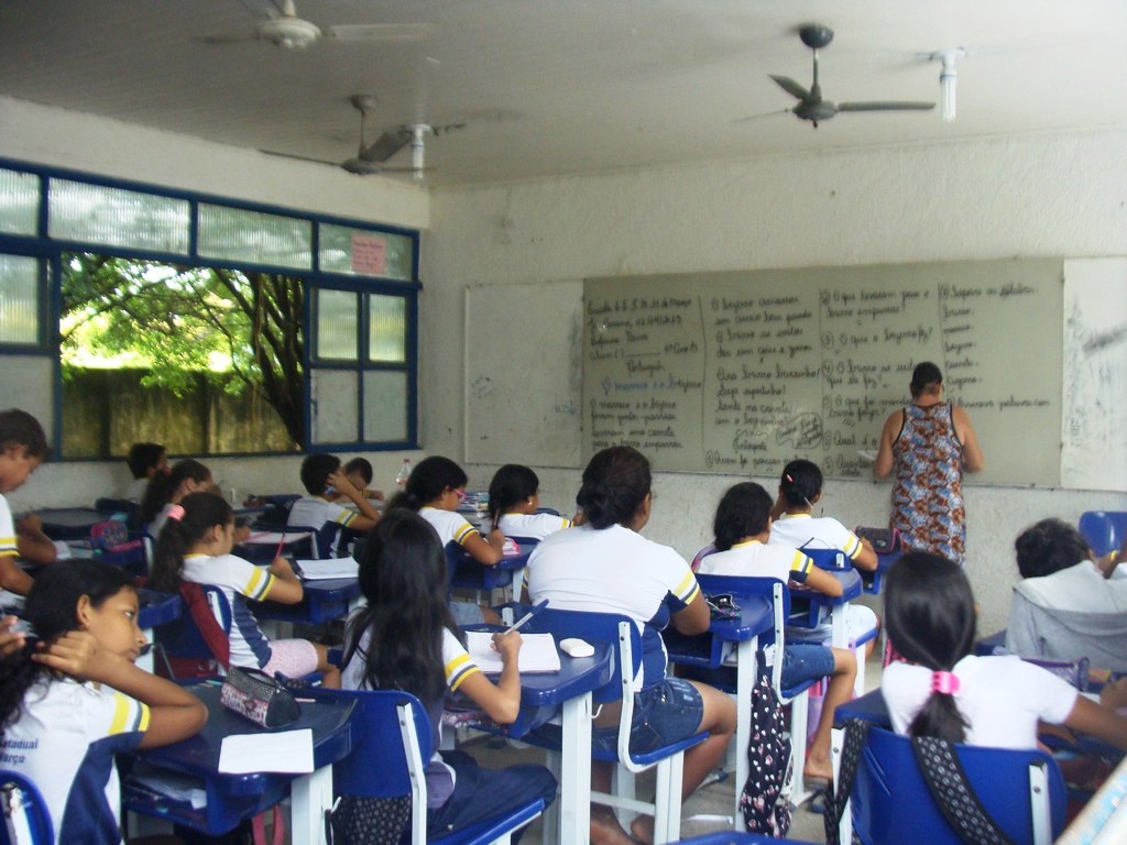 Mais de 2 mil pessoas participam de audiência sobre o retorno das aulas Mais de 2 mil pessoas participam de audiência sobre o retorno das aulas