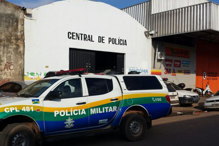 Homem passa as mãos nas partes íntimas de comerciante e é preso Homem passa as mãos nas partes íntimas de comerciante e é preso