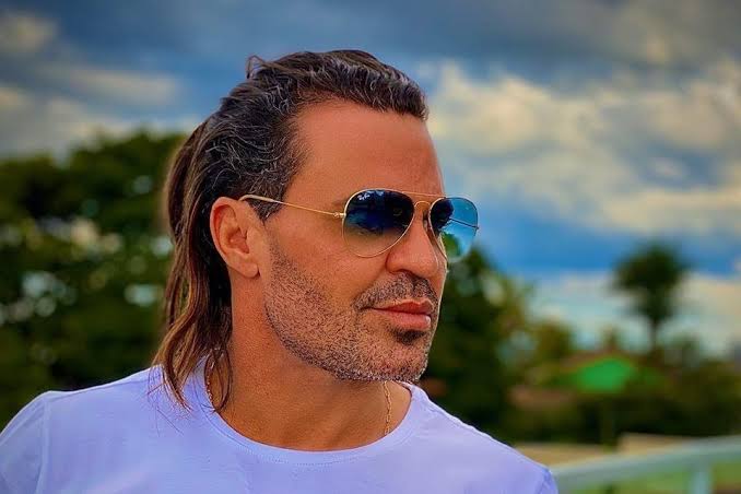 Cantor Eduardo Costa Se Assume Gay Após Foto Publicada No Instagram