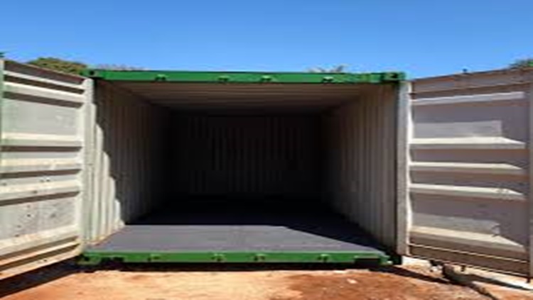 Bando composto por 10 pessoas espanca jovem que dormia em container Bando composto por 10 pessoas espanca jovem que dormia em container