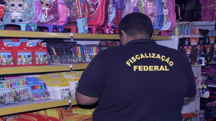 Procon alerta sobre itens que não devem constar na lista de materiais escolares Procon alerta sobre itens que não devem constar na lista de materiais escolares