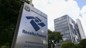 Receita detalha como vai monitorar maiores contribuintes do país Receita detalha como vai monitorar maiores contribuintes do país
