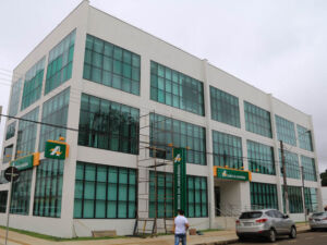 Criminosos roubam R$ 50 mil de empresário na frente do BASA Criminosos roubam R$ 50 mil de empresário na frente do BASA