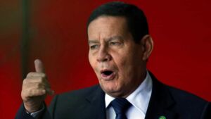 Mourão diz achar ‘iniciativa coerente’ a compra de vacina por empresas Mourão diz achar ‘iniciativa coerente’ a compra de vacina por empresas
