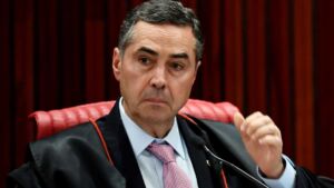 Presidente do TSE rebate Bolsonaro e diz que lida ‘com fatos e provas’ Presidente do TSE rebate Bolsonaro e diz que lida ‘com fatos e provas’