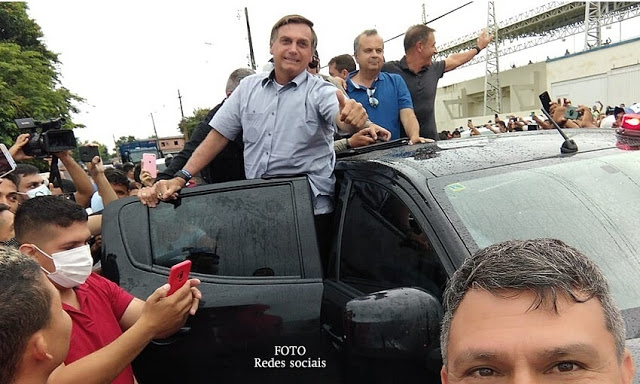 No Acre, Bolsonaro entrega vacinas e anuncia ajuda federal e data da inauguração da ponte do Madeira No Acre, Bolsonaro entrega vacinas e anuncia ajuda federal e data da inauguração da ponte do Madeira