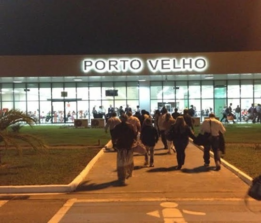 Paciente que se tratava da covid-19 em Porto Alegre morre no aeroporto da capital Paciente que se tratava da covid-19 em Porto Alegre morre no aeroporto da capital