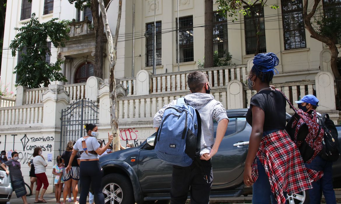 Redes públicas de ensino definem calendário e modelo de aulas em 2021 Redes públicas de ensino definem calendário e modelo de aulas em 2021