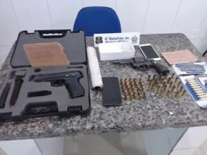 PM apreende 6 armas durante abordagens em Cacoal PM apreende 6 armas durante abordagens em Cacoal