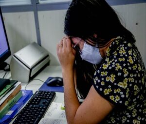Sequelas psicológicas estão cada vez mais evidentes em pacientes acometidos pela covid-19 Sequelas psicológicas estão cada vez mais evidentes em pacientes acometidos pela covid-19